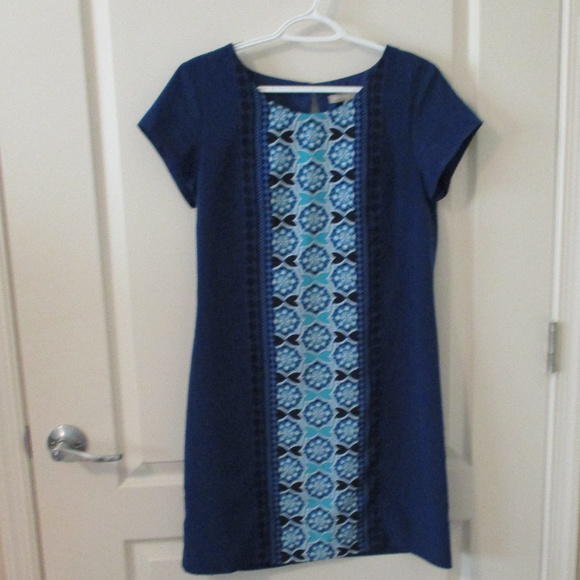 Banana Republic Dresses & Skirts - Banana Republic dress size 6 short sleeve print